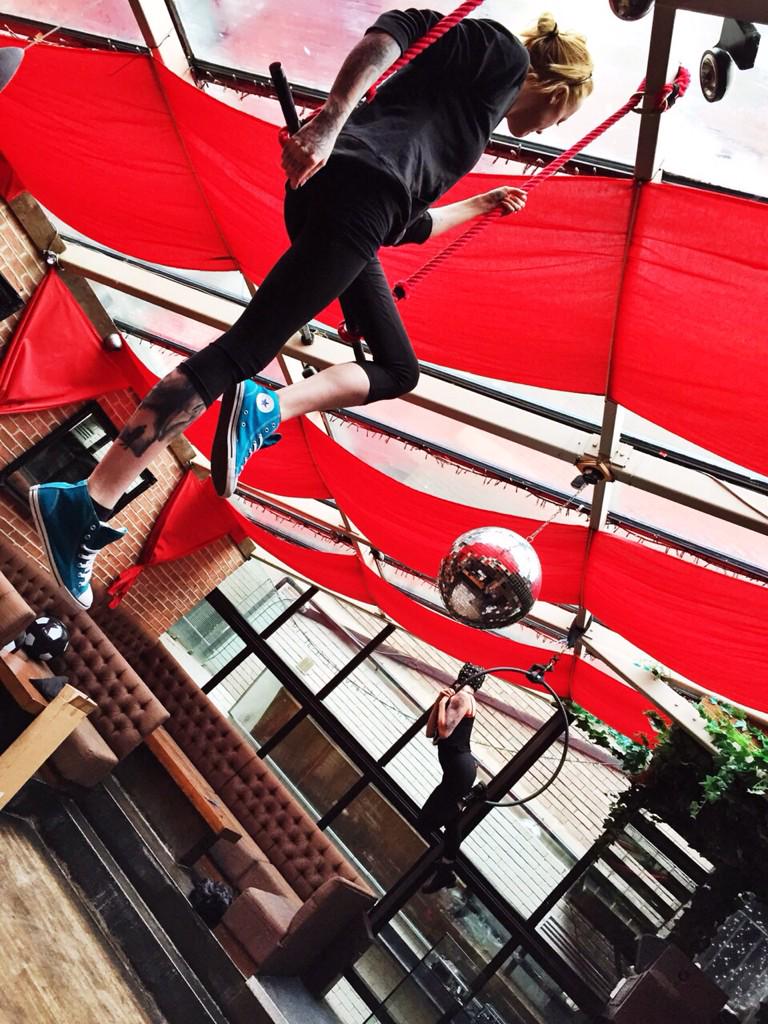 tuptuppalace's tweet photo. Today's goings on 📷 #clubsetup #rosepetals #handcuffs #balloons #trapeze 😮😮😮 http://t.co/Hzm8mwV70c