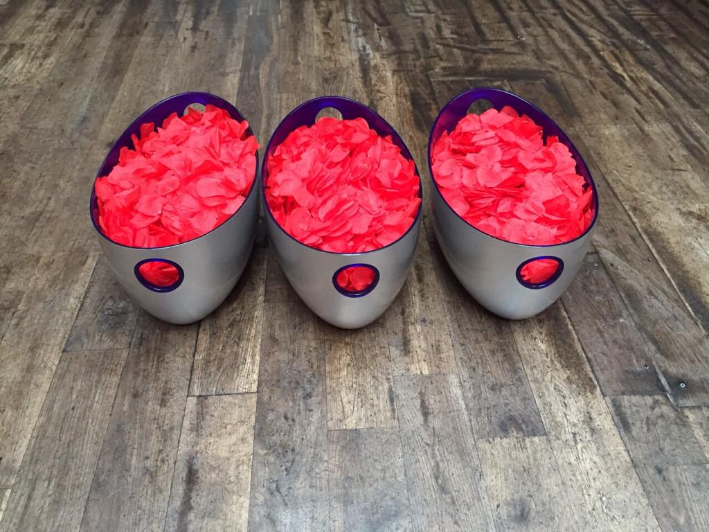 tuptuppalace's tweet photo. Today's goings on 📷 #clubsetup #rosepetals #handcuffs #balloons #trapeze 😮😮😮 http://t.co/Hzm8mwV70c