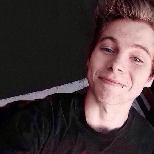 lukeHrpgdu's tweet image. Salut les gens.