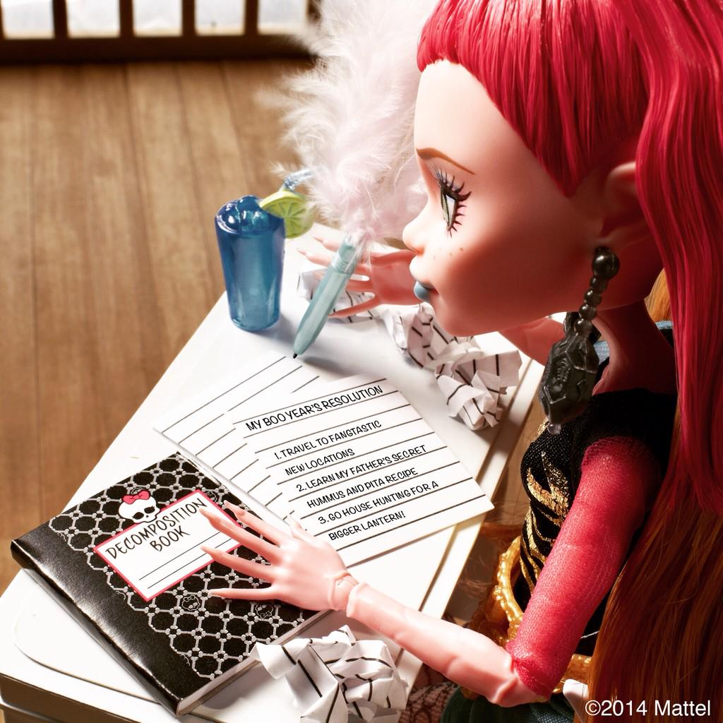 MonsterHigh's tweet photo. What are your wishes and screams for the Boo Year? 📝❤️🎉 #ScreamsComeTrue #HappyNewYearsEve #NewYearsResolutions http://t.co/rxeCn4Fv4a