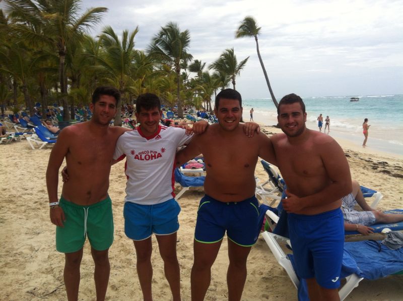 adriancarmo's tweet photo. Pedaso de año este y si no que nos pregunten jaja @manueldt7 @franaguilar19 #Mena yijaaaaaaa!!!! http://t.co/sRTbipTviW