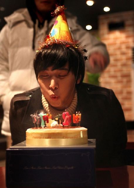 Saengil Chukkae hamnida Lee Sungmin \" And happy birthday to Sungmin hyung rl and 