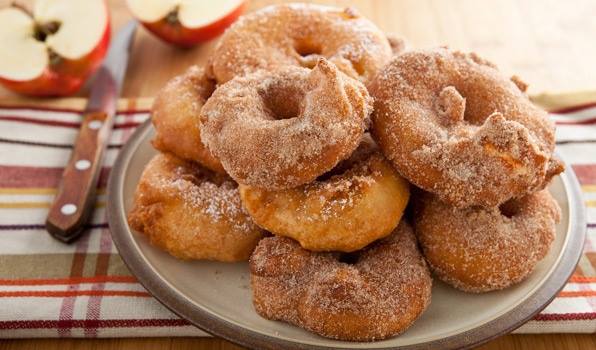 wwWoudrichem's tweet photo. Lekker oliebollen aan het bakken? Wist je dat je ipv appel ook Fairtrade banaan en ananas in je beignets kunt doen? http://t.co/Auiskc02Ms