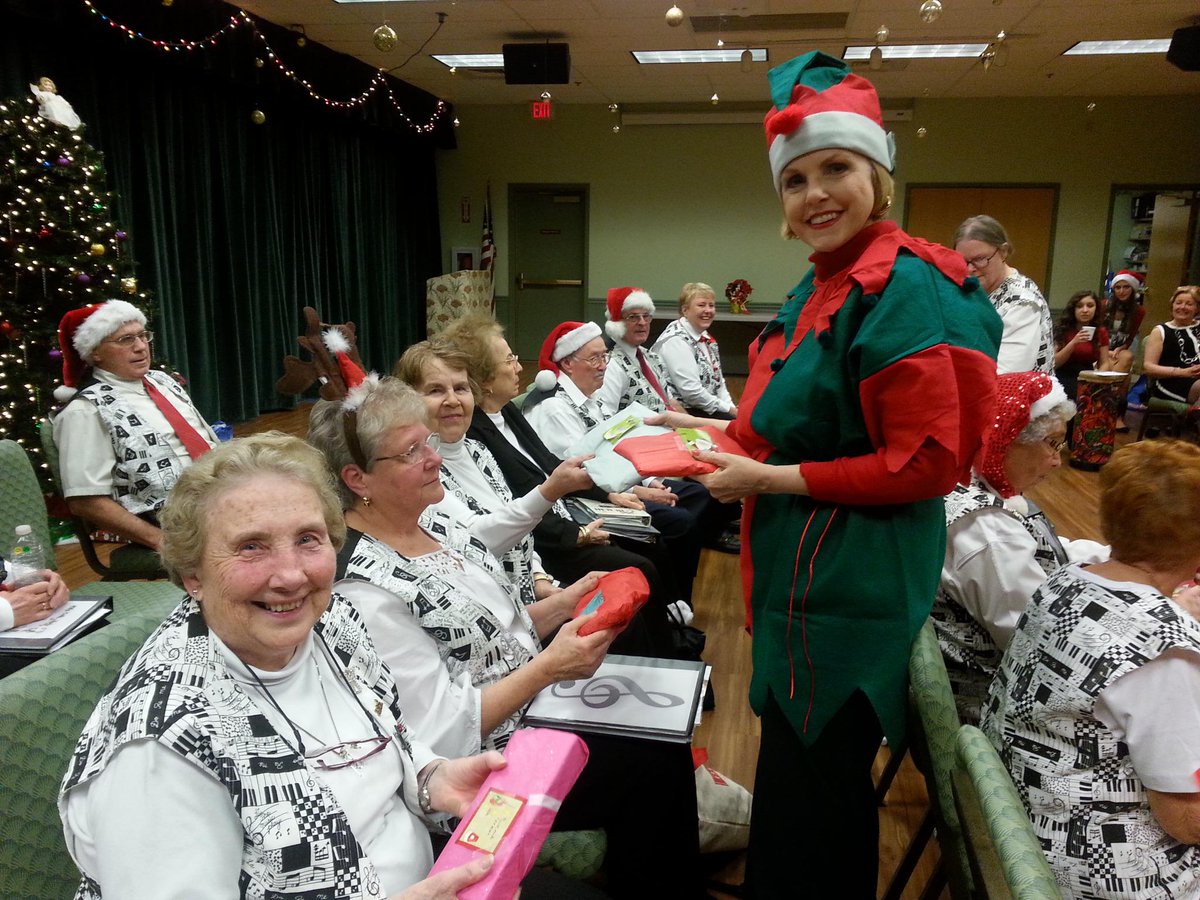 1drcole's tweet photo. @COSMermaid I volunteer for the girls' soccer league &amp; the Senior Center. Donating presents. #100DaysofGood http://t.co/DKEqrr4JDa