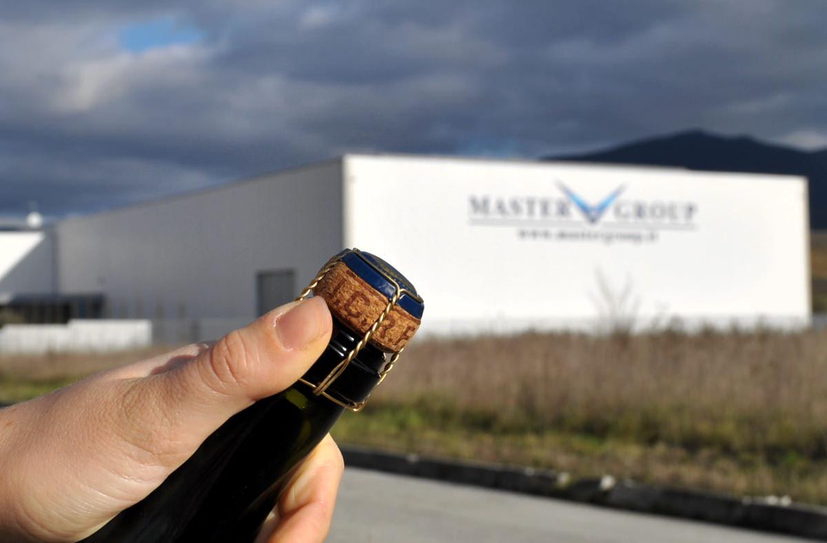 MasterGroupSrl's tweet photo. Master Group brinda insieme a voi all'inizio di questo nuovo anno... BUON 2015 A TUTTI !!! http://t.co/XlSWH1qH7r