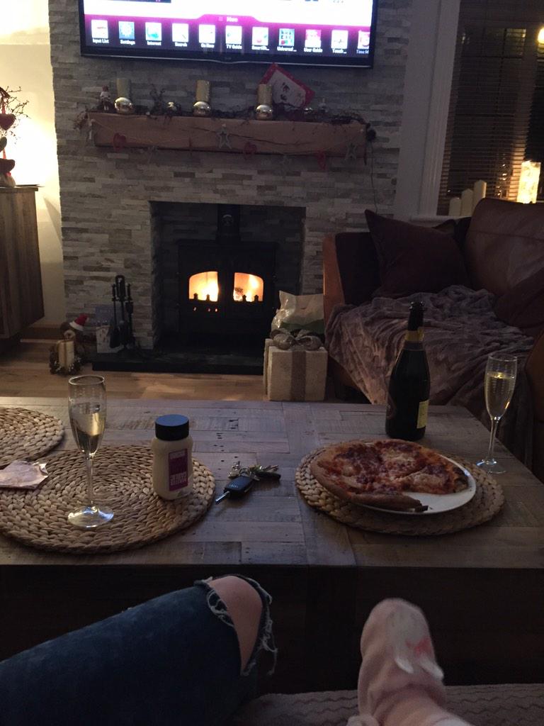 keelym85's tweet photo. Happy new year everyone! Nowhere I'd rather be...chilling with binky boo at nanas 😊🍸🎉 #missingdaddythough @gregg432 http://t.co/OjZxeqzuH7