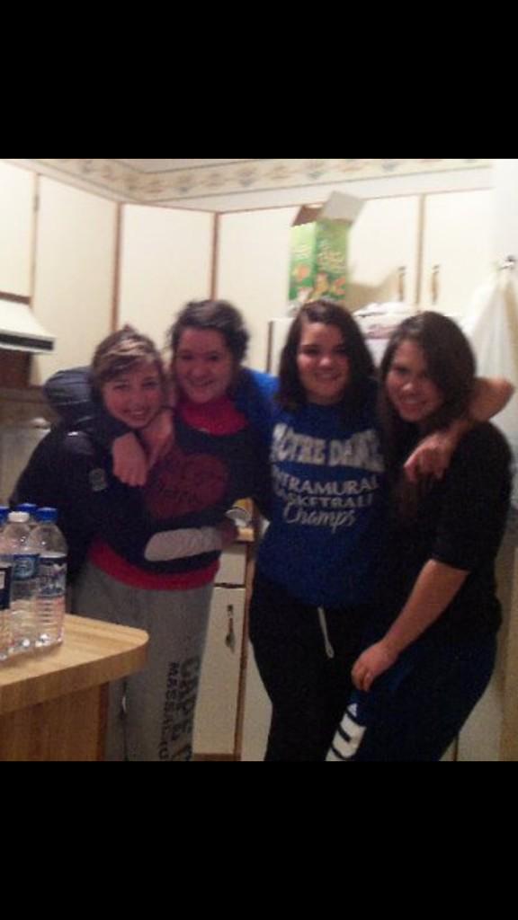 KatieGast522's tweet photo. Who wants to go skiing? @MaddeHinkfuss @MoeBfierce @laurenrafter #bigcontainer http://t.co/oBK1yYtJQS