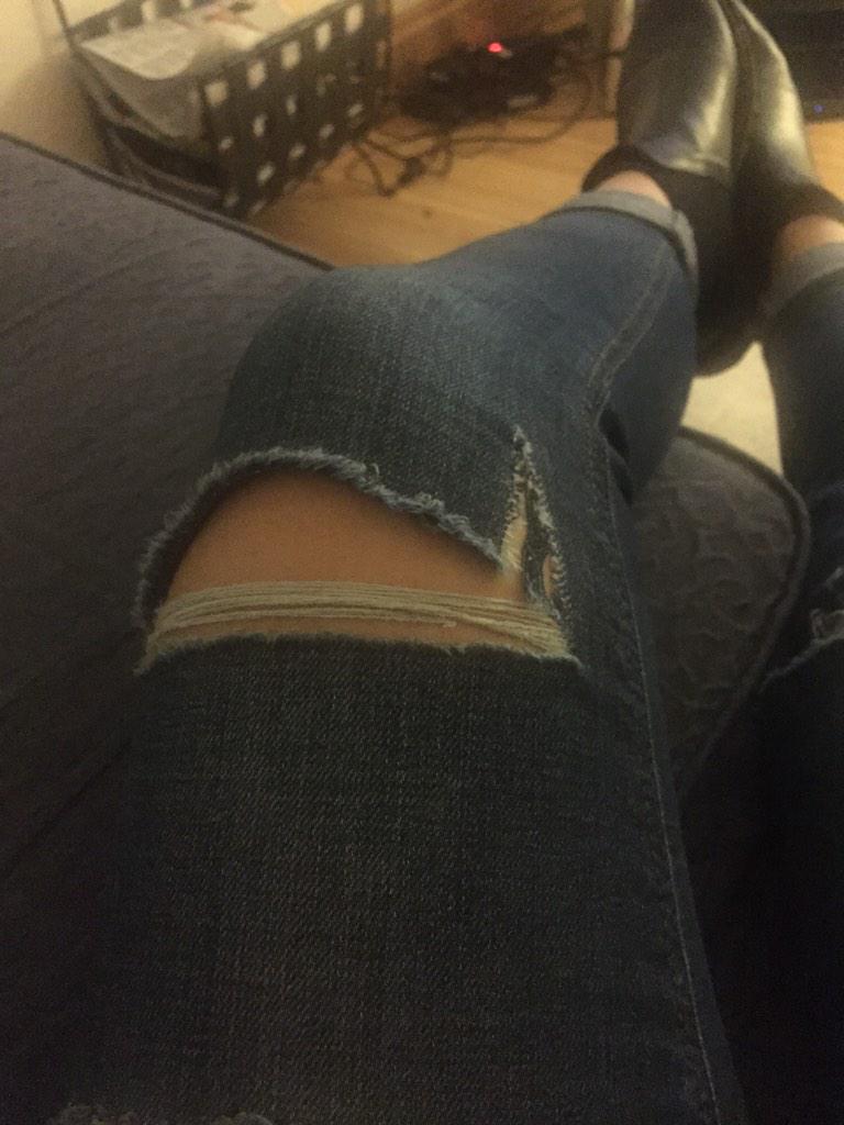 AmyLadd1's tweet photo. Anyone else have this problem? Second pair!! #fatknees http://t.co/FYJyy61BZr