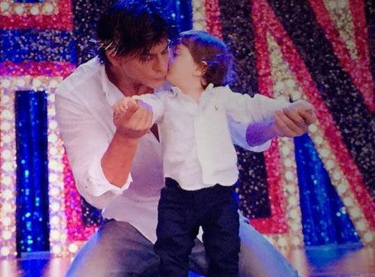 ShahRukhKhan_FC's tweet photo. WISHING YOU ALL #SRKians &amp; Your Loved Ones a VERY VERY HAPPY NEW YEAR :) 

♥ @iamsrk FC ♥ http://t.co/wcUxcRS3PY