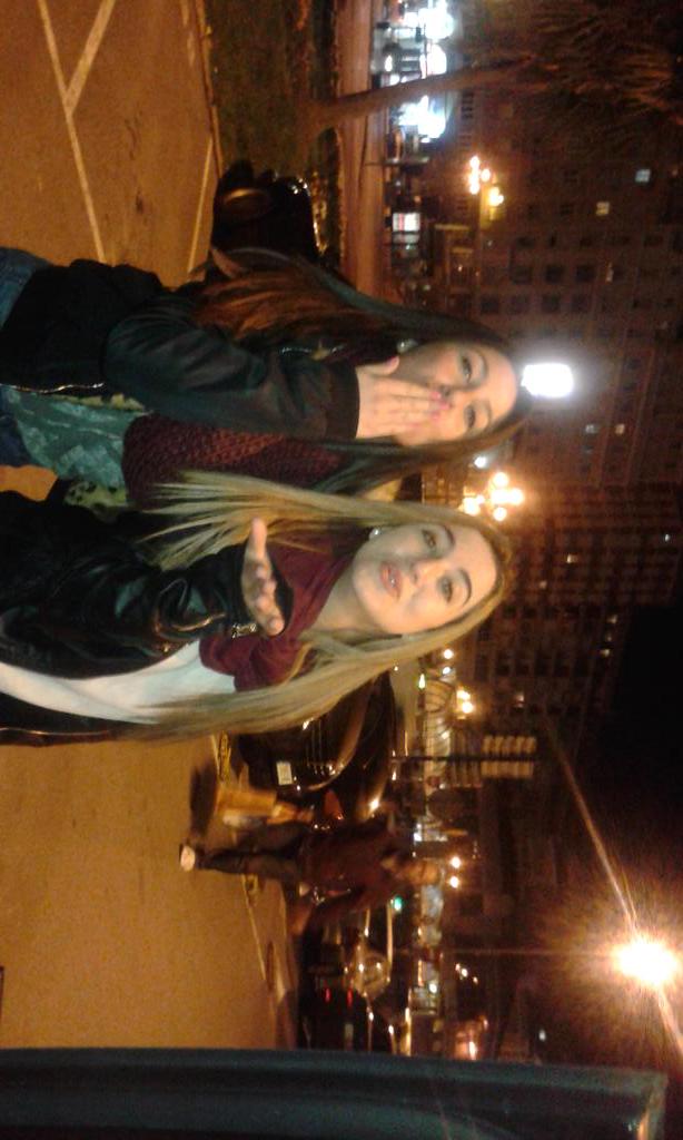 Lidiacalvo3's tweet photo. Quererla es poquito jeje @ClaudiaResdeRes http://t.co/zsgnuBNknO