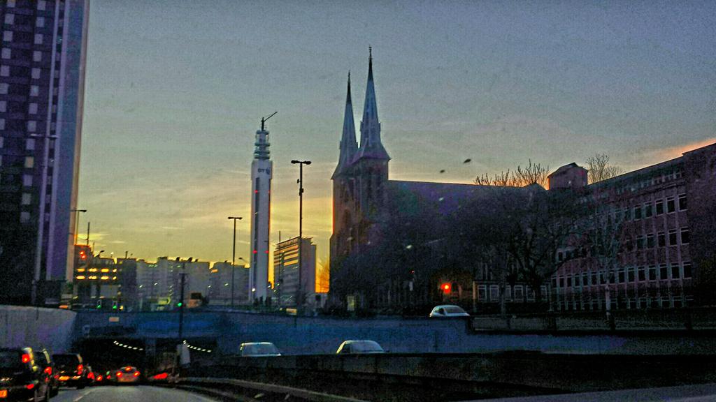 MaryECostello's tweet photo. #Birmingham twilight #PAD2014 #project365 #363/365 #somecities http://t.co/IbHqbYQYdy