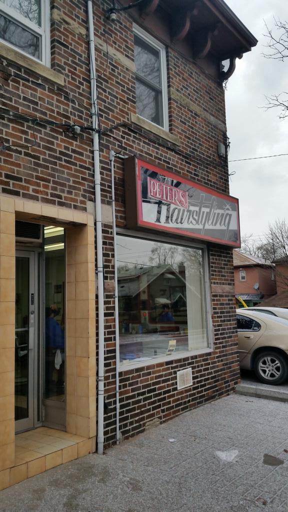 DanforthBrewery's tweet image. Getting cleaned up for NYE by a true Danforth OG, 50 years and still going strong #Danforthlife