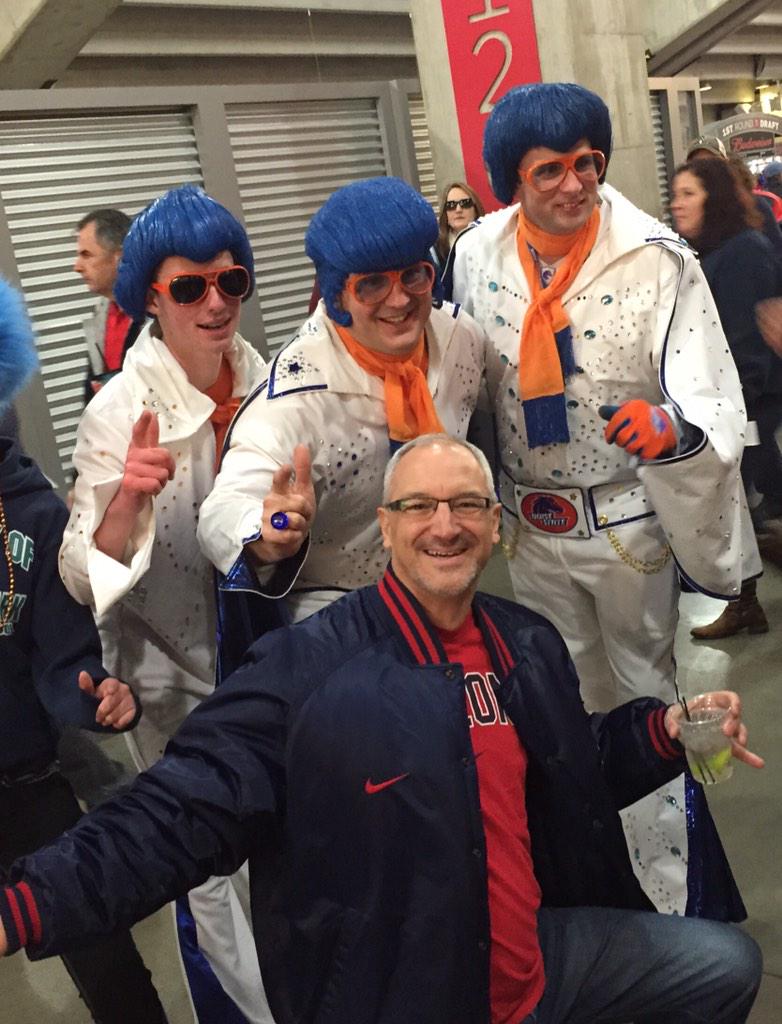 Fred_Adler's tweet photo. @Fred_Adler: Made some new friends. Go Cats!!! #viziofiestabowl  #beardown http://t.co/yACYyqHRqp