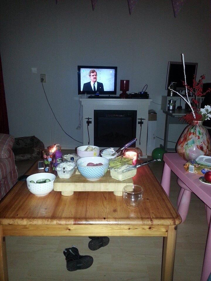 ShvanderWeele21's tweet photo. Lekker eten met mijn zus. Ook het laatste keer dat ik hier ben en binnenkort in Overvecht... http://t.co/kE3APAk5tX