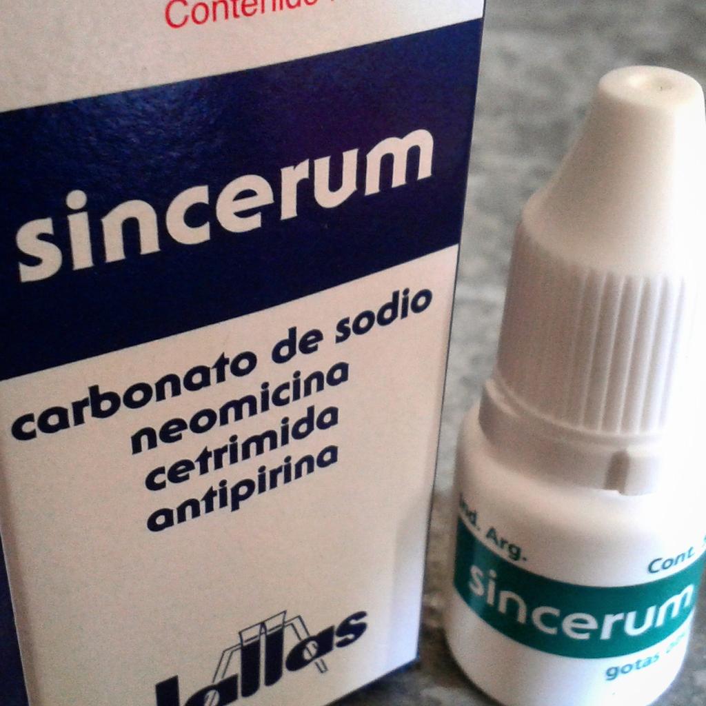 dagooh's tweet photo. "Sincerum" son gotas óticas, pero suena más a suero de la verdad de El Super Agente 86 http://t.co/2WsYgdWrSh