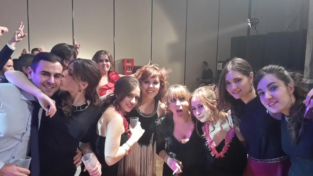 rojiblanco_7's tweet photo. @LuciaCupe @luciaxorra @Maby_Solera @Inma_AyPa @Lacafer93 @semiarroba @carrmenlu @deivinthenight @rojiblanco_7 http://t.co/lB79zIWhVk