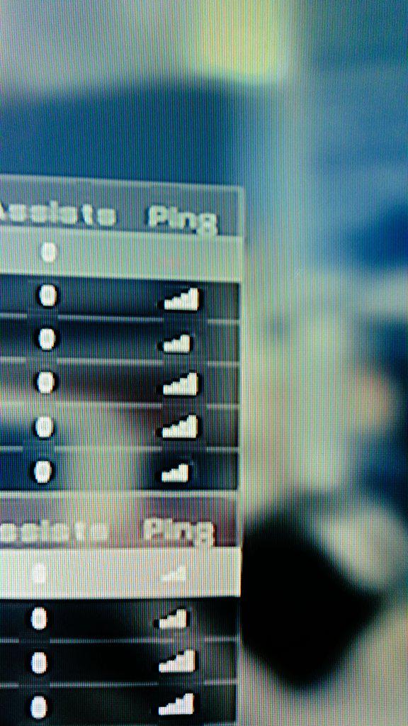 Natsu_Dropz's tweet photo. Yep only person in the world that has a constant 1 bar still have a .92 kd tho 
Hate my life http://t.co/qJNrdXztRJ