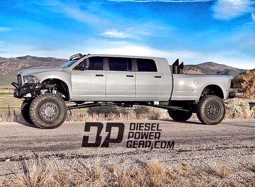 Carolina_Trucks's tweet photo. Best @DieselSellerz Build so far!! #Cummins #SixDoor #Lifted #Stacks http://t.co/YvrvroR7au