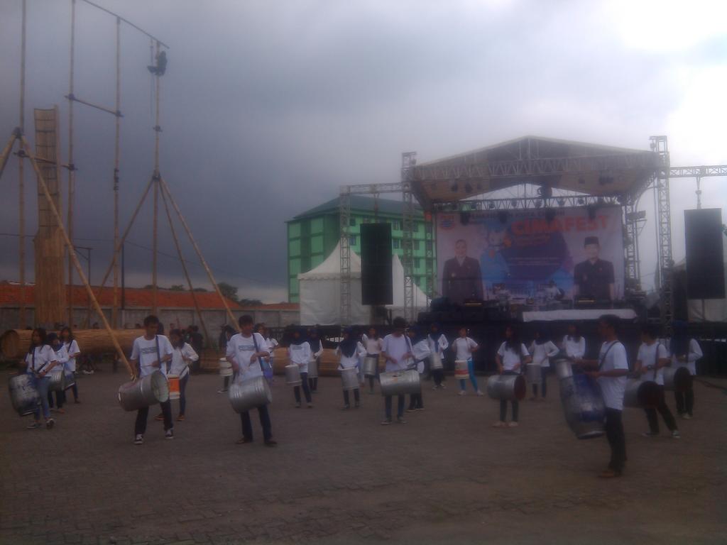 fourcussion's tweet image. selamat taun baru temen temen, semoga di taun yg baru banyak job berdatangan yah amin 😚😚