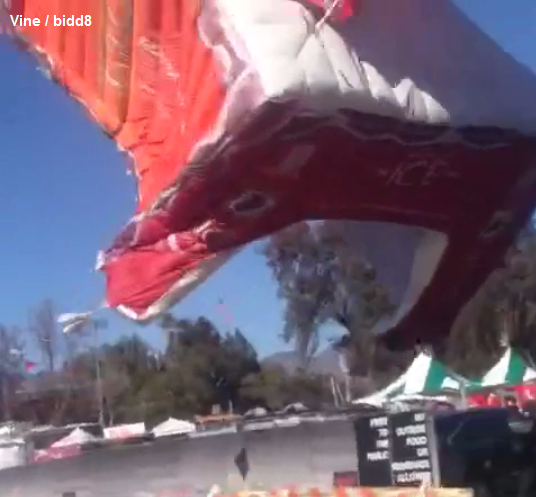 ABCNewsWX's tweet photo. JUST IN: High winds injure 4 at Rose Bowl - VIDEO: http://t.co/8tk26Ucjcd - @ABC7 http://t.co/EstEMVMuQT