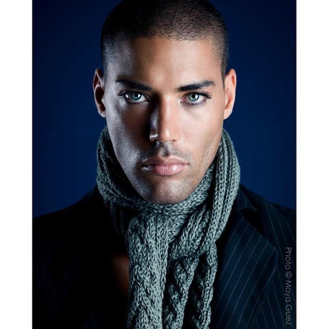 dhlepics's tweet photo. #DHLE #darkhairlighteyes #willymonfret @monfretwilly @nickiminaj @mayaguezart #rightthrume #grandpiano @majormode... http://t.co/qRjm2Ypqh3
