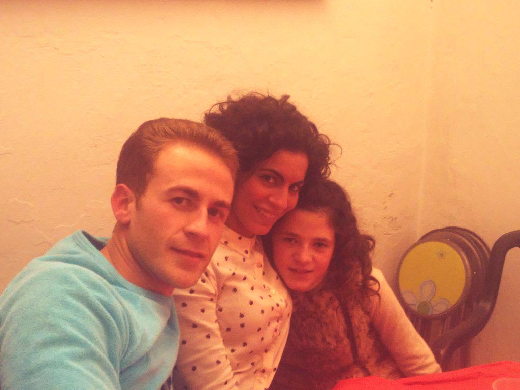rafitaa26's tweet photo. Feliz año nuevo os kiero caracabrones @ManuBlankero @mariajrome9 @espermartinez89 http://t.co/LQVhJlZn6u