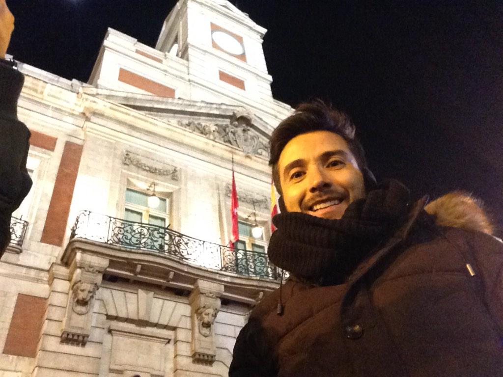 ChrisBarquero's tweet photo. Feliz DOSMIL15 desde #LaPuertaDelSol. #Madrid #Bendecido #agradecido #decidio http://t.co/BmH1RevUJa