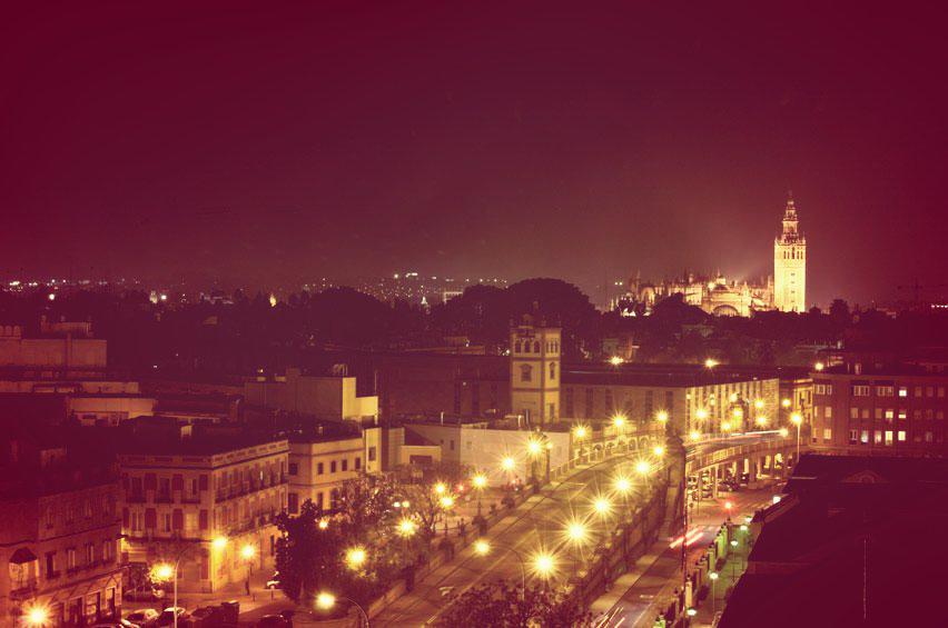 Seviocio's tweet photo. #Sevilla desea que el recién estrenado año 2015 sea especial para todos. Ven a conocer nuestra ciudad. ¡Os esperamos! http://t.co/Alq2XECs0F