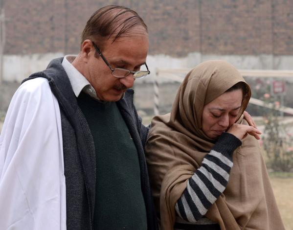 Moeedi's tweet image. #2014EndsWith
Skin is painted wiv pain
Trails on my soul wiv govt disdain
Everyday its the same
 #IGrieveWithPeshawar