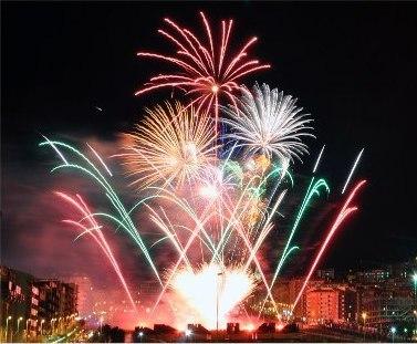 dmuleicester's tweet photo. From everyone at DMU, have a fantastic 2015! HAPPY NEW YEAR! #thisisDMU http://t.co/hmOxSD63rT