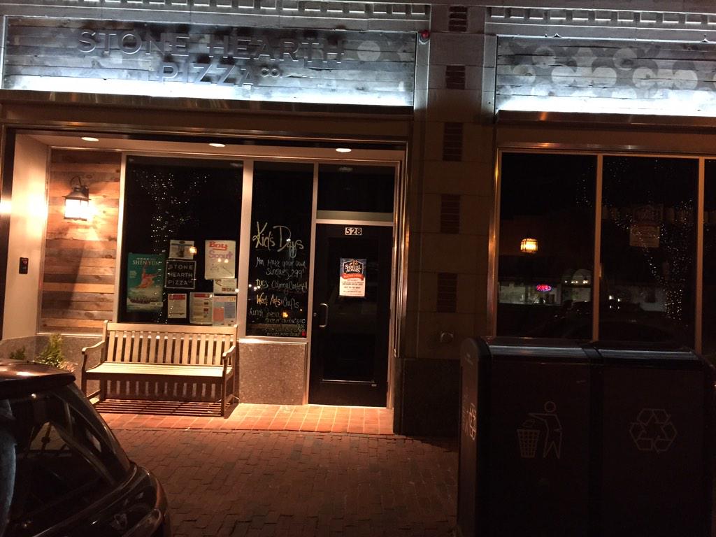 KerrKarenM's tweet photo. @Stone_Hearth looks like #winchester closed early 2! Drove from Boston. #disappointed http://t.co/yQNK5L7gtW