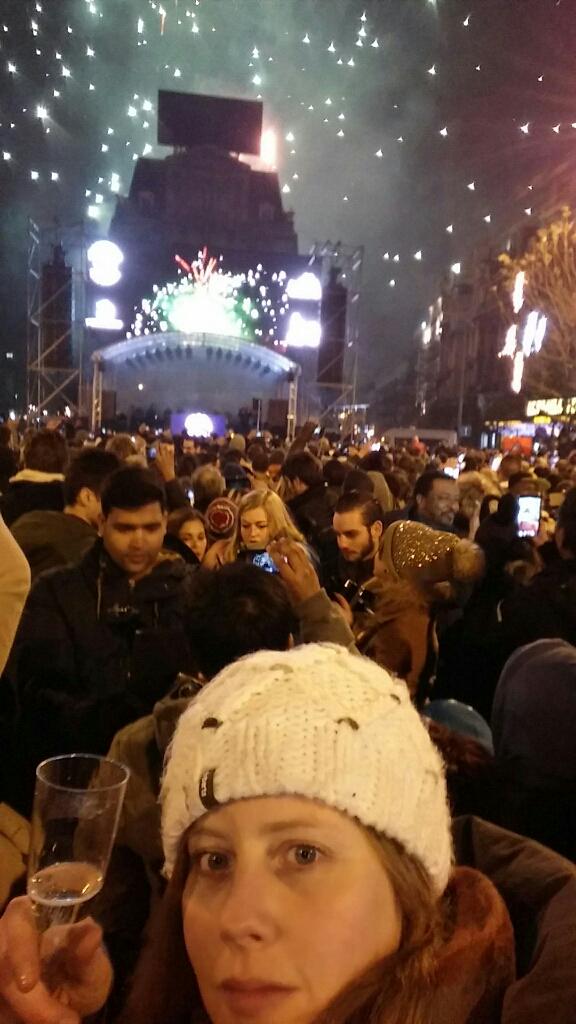 carlijn_p's tweet photo. Proost en een fantastisch 2015 vanuit Brussel! http://t.co/T441HcWVip