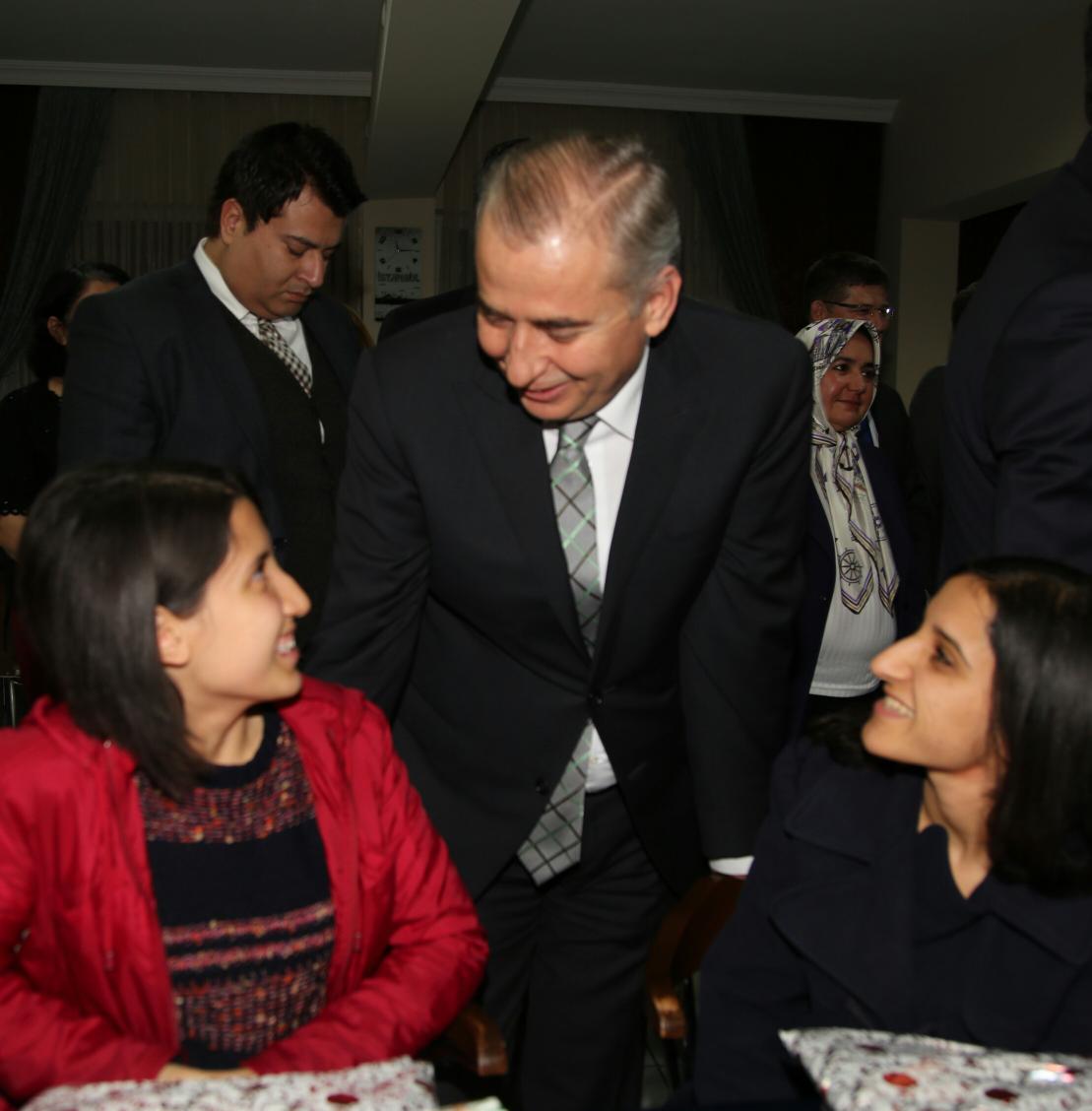 DenizliBSB's tweet photo. 2015 yılının ilk dakikalarında Sayın Bakanımız @ZeybekciNihat ile birlikte Huzurevindeki büyüklerimizle biraradaydık http://t.co/BGiTMoviE0"