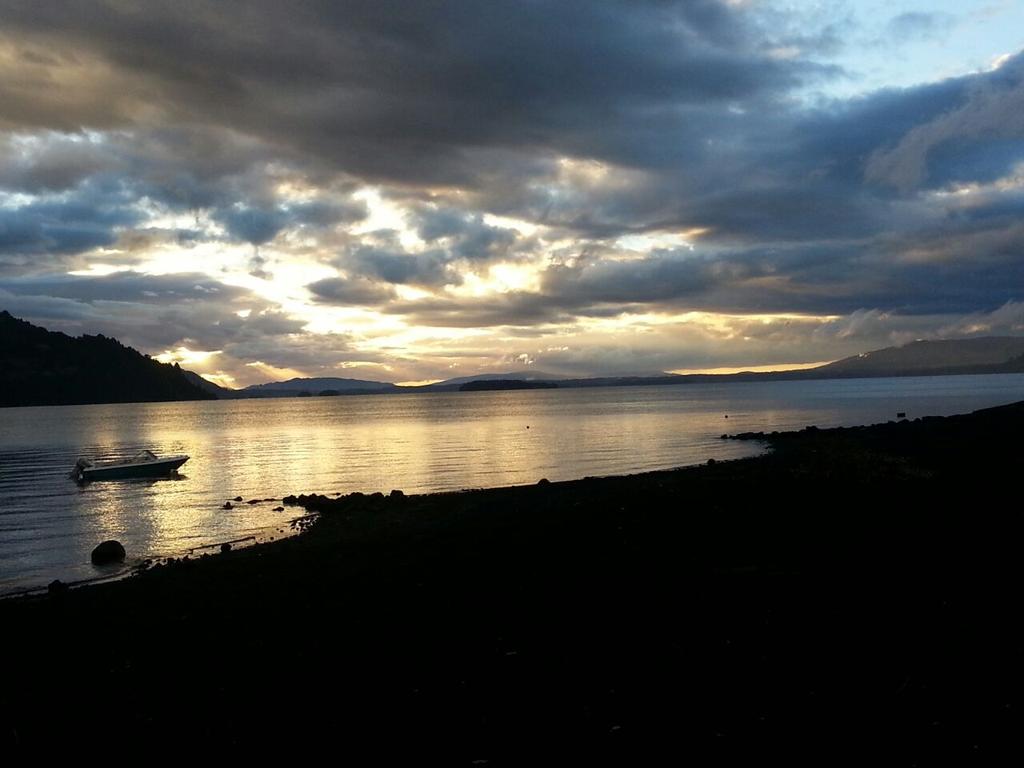 DigitalStudioCL's tweet image. Ultimo atardecer 2014 Lago Calafquén. @biobio #licanray #Fotografia #chile