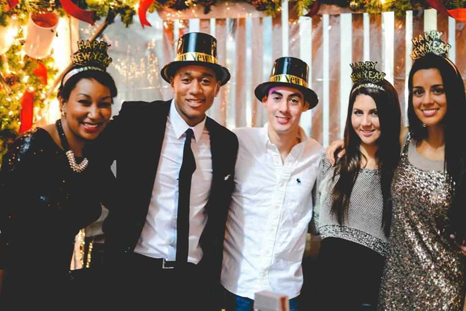 iamnickwells's tweet photo. Throwing it back to last year real quick w/ @peccitony @VeronicaPecci @karipecci @thelifeobserved Miss you guys! http://t.co/eN0jcSJhlD