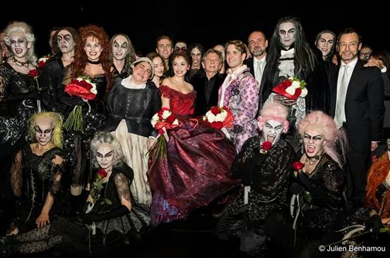 zoe_dansing's tweet photo. Bonne année à tous! Encore plus de sang, encore plus de morsures pour 2015!! #CaninePower #Carotide #Bloody2015 http://t.co/DTAQNpARbV