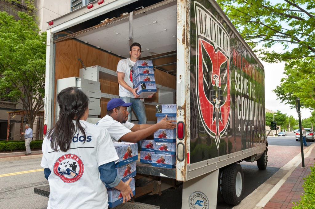 teams4taps's tweet photo. Our friends at @dcunited volunteered to help families of the fallen ~ @TAPSVol @TAPS4America @leidosinc #Top10of2014 http://t.co/oWUwvdgooa