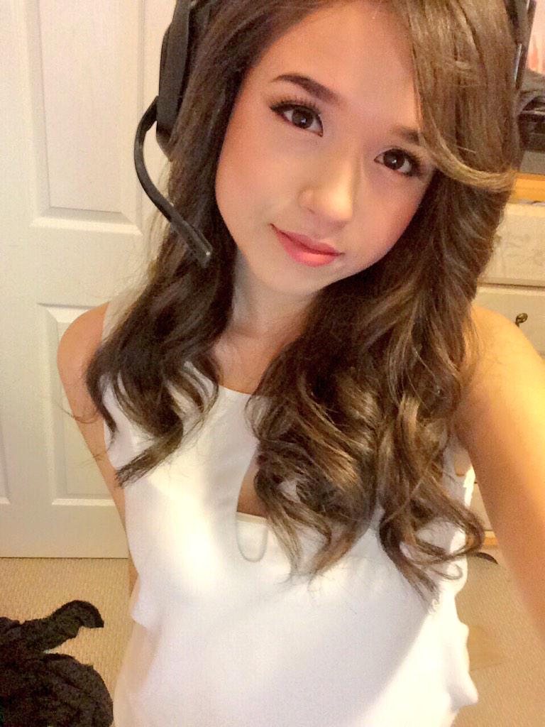 pokimane on Twitter.