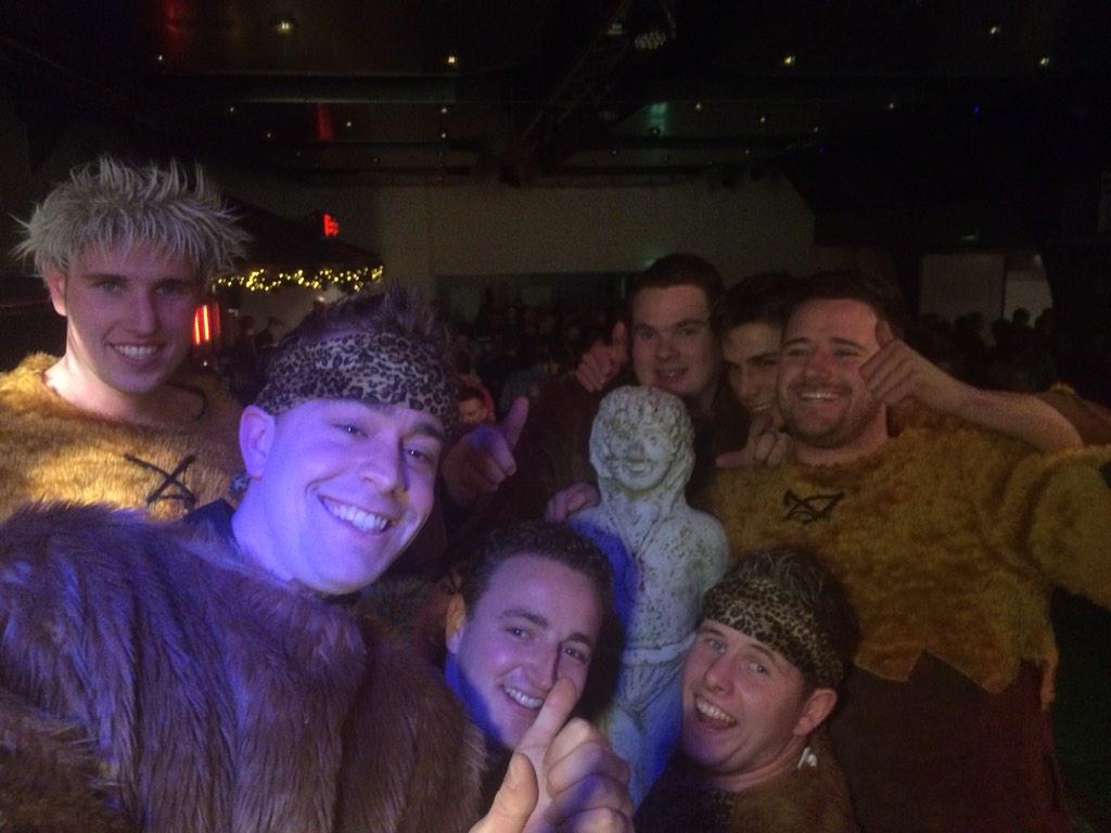 Oudejaarsverenging <a href="/DeOliebol/">De Oliebol</a> ontvoerde Oek. "Hij kan ons helpen bij het heropbouwen van twee monumentale panden."