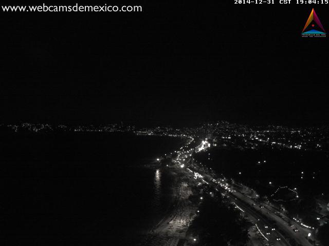 jmsampedro's tweet photo. Mira @pedromartin2022 jaja #Acapulco en este momento. Cámaras listas para el Gran Gala de Pirotecnia de esta noche http://t.co/pXDzUxwc0B”