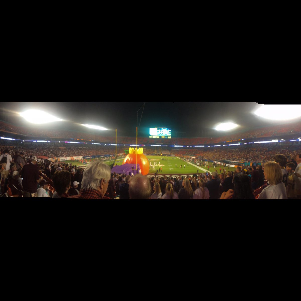_TheWeekday_'s tweet image. Orange Bowl 2014 #Miami #HailState