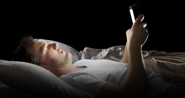 EveryBuzz's tweet photo. Aïe, l’utilisation de la tablette peut nuire à votre sommeil - http://t.co/Q8fpC0zagt http://t.co/TTyJZRKlWh