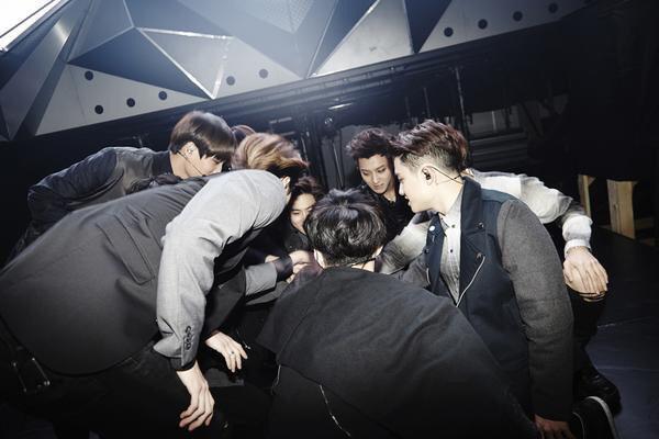 Exofacts_'s tweet photo. Happy new year นะคะทุกคน มีความสุขมากๆ สมหวังๆ ร่างกายแข็งแรง แล้วก็อยู่คอยเป็นกำลังใจให้เอ็กโซด้วยกันไปนานๆน้าา 🎉❤️ http://t.co/MuQ4xn84wN