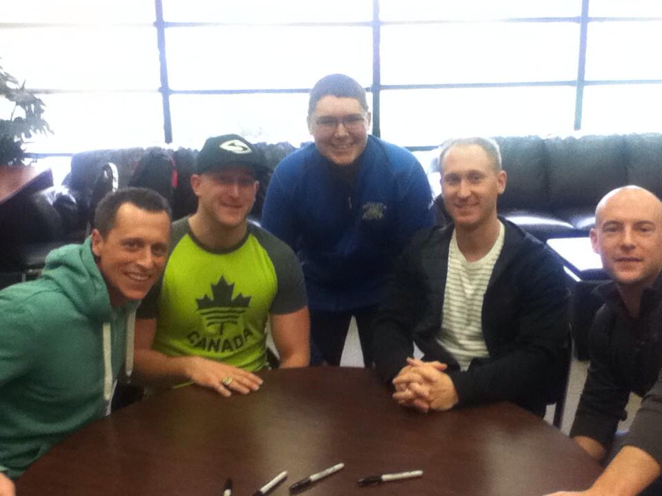 Curler21's tweet photo. #favouritemomentsof2014 @curlercups @eharnden83 @ryanfry79 @RyanHarnden19 @TeamBradJacobs #GSOCSelkirk #HappyNewYear http://t.co/ocfSkFcaXG