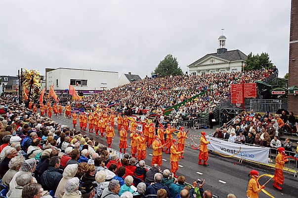 corso_wagens's tweet photo. Chinees Nieuwjaar- Laarheide 2006
Zundert
11e prijs
445 punten http://t.co/ZATuamVOtA