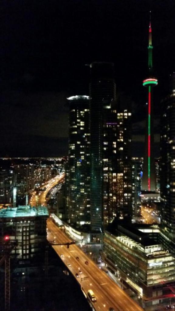 DrShervin's tweet photo. Love the city lights.   One last night in the tdot before returning home to the mild mild West.   #toronto #NYE2015 http://t.co/0fQ3t1StKH