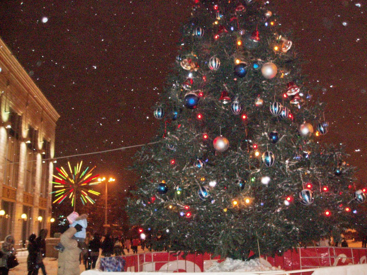 НАСТУПИЛ НОВЫЙ, 2015 ГОД!  И ЭТО САМОЕ ГЛАВНОЕ! ЖИЗНЬ ДВИЖЕТСЯ ВПЕРЁД! НАСЛАЖДАЙТЕСЬ ЖИЗНЬЮ, ОНА ОДНАЖДЫ