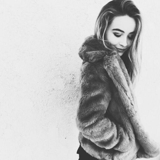 SabrinaAnnLynn's tweet photo. Here's to good madness this 2015! Happy New Year. Je viens http://t.co/mZX28TKswA