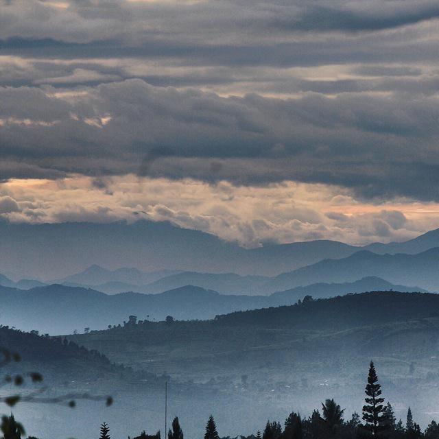 Indahnya Indonesiaku 
This view i take from Puncak - Cipanas 
<a href="/manaIDmu/">ManaIDmu</a>