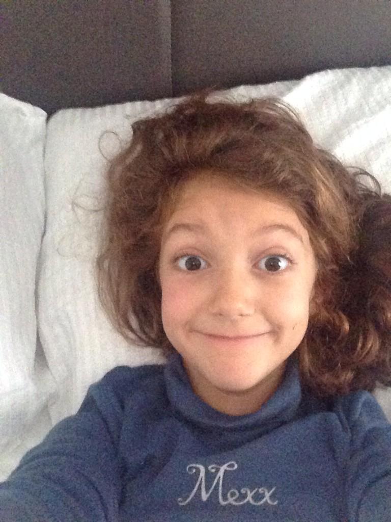 HotmailMarvic's tweet photo. Slept 2014 💤 woke up 2015🙉 http://t.co/PjAmaHbjSm